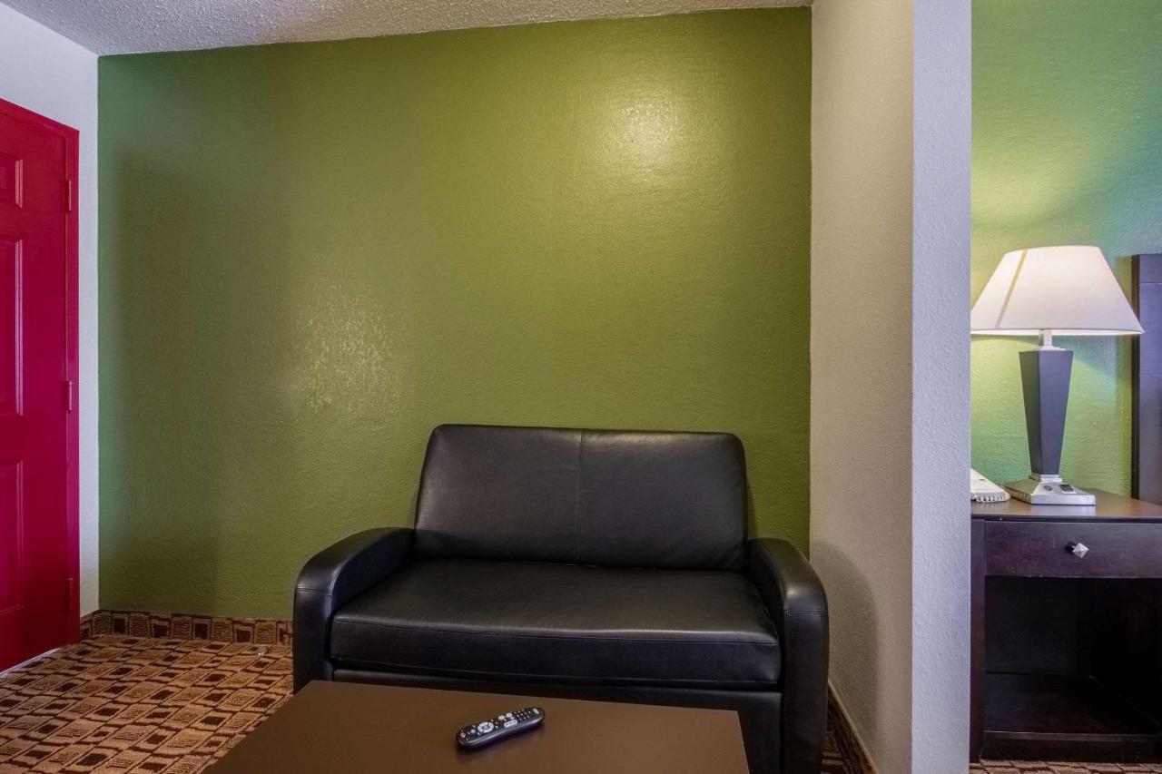 Coratel Plus Suites Wichita West Airport Exterior foto