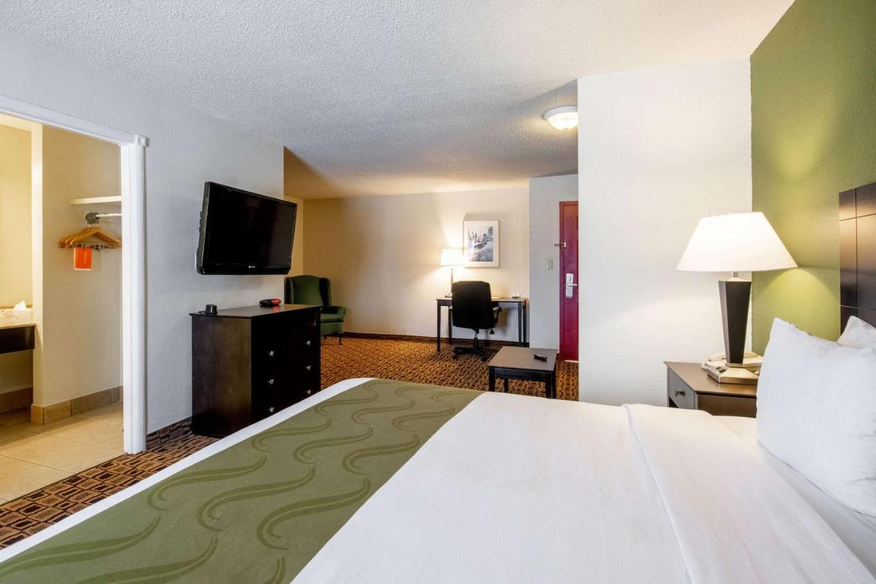 Coratel Plus Suites Wichita West Airport Exterior foto
