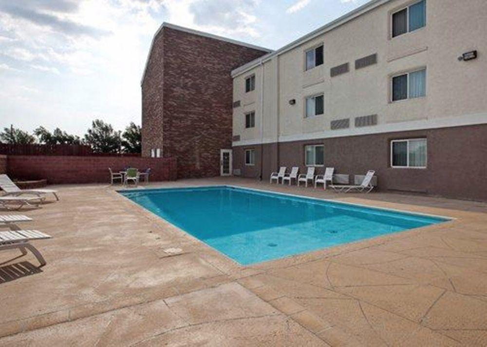 Coratel Plus Suites Wichita West Airport Exterior foto